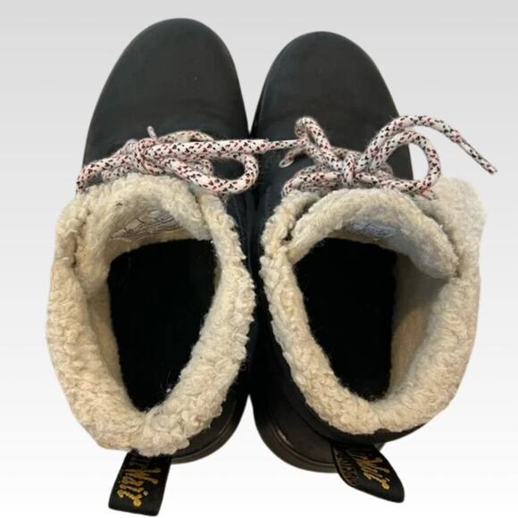 DR. MARTENS AIR WAIR Combs Wyoming Sherpa Fur Laced Womens Boots Sz 9. Great! - Picture 3 of 8